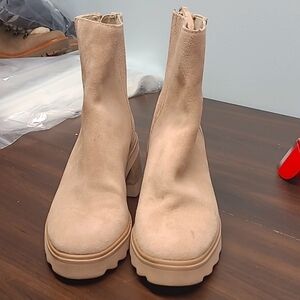Dolce Vita Size 6.5 Taupe Suede Martey Waterproof Chelsea Boots
